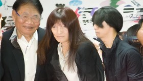 2025年英雄联盟全球总决赛：全新召唤师奖杯静待冠军队伍加冕